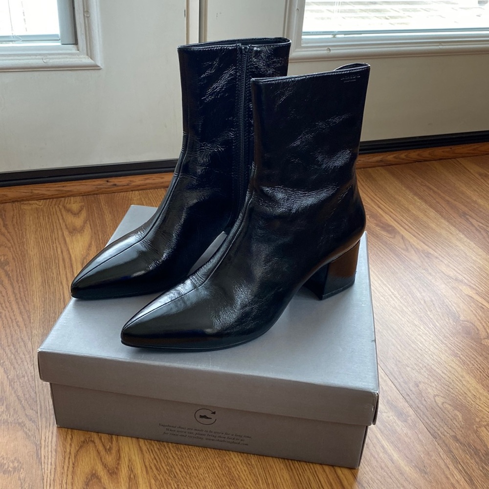 Vagabond Mya Shiny black patent leather zip up ankle boots boots 8.5 / 40